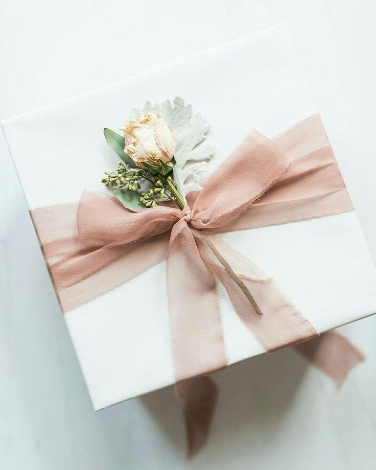 nikoIaig's tweet photo. @SKKASALAN happy wedding, mga babes!! surprise na yun akin hehe 😋 clue: ginagamit sa umaga HAHAHAHHAHAHAJHA https://t.co/M6fd03tzk2