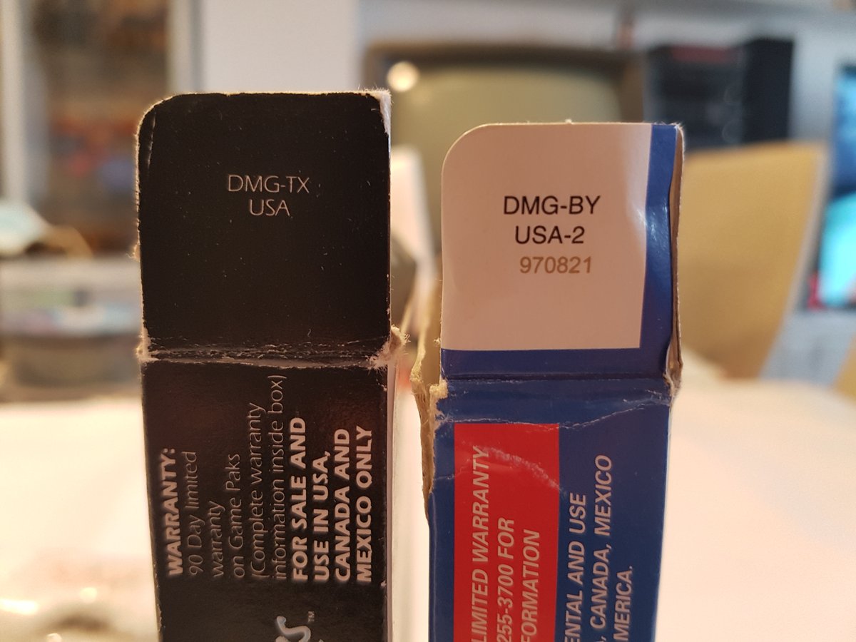 bakapawn's tweet photo. En esta foto estoy comparando otro juego de Game Boy de la misma región, los dos USA, y se puede ver que en la de la izquierda (repro), debajo del código de la solapa no lleva la numeración dorada que sí lleva el original (derecha) a parte de la diferencia de tamaños de las cajas https://t.co/OO7fNLJPLi