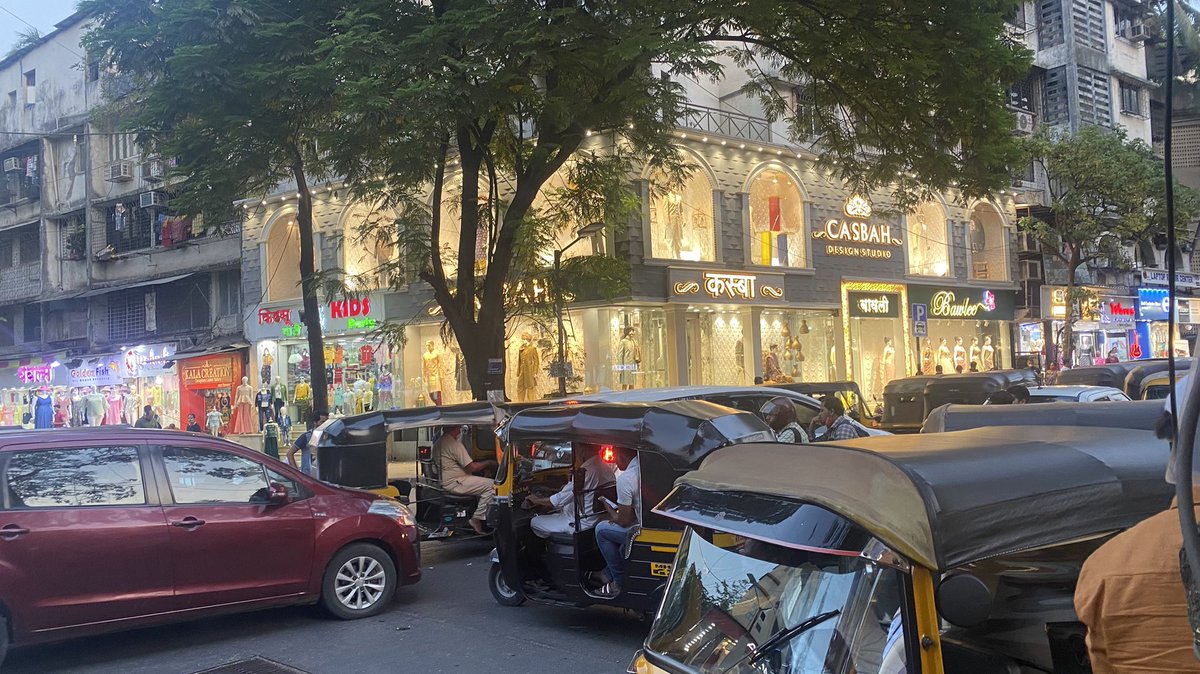 Complete traffic jam at Ram Maruti Road opp PN Gadgil <a href="/ThaneTraffic/">thanetrafficpolice</a>