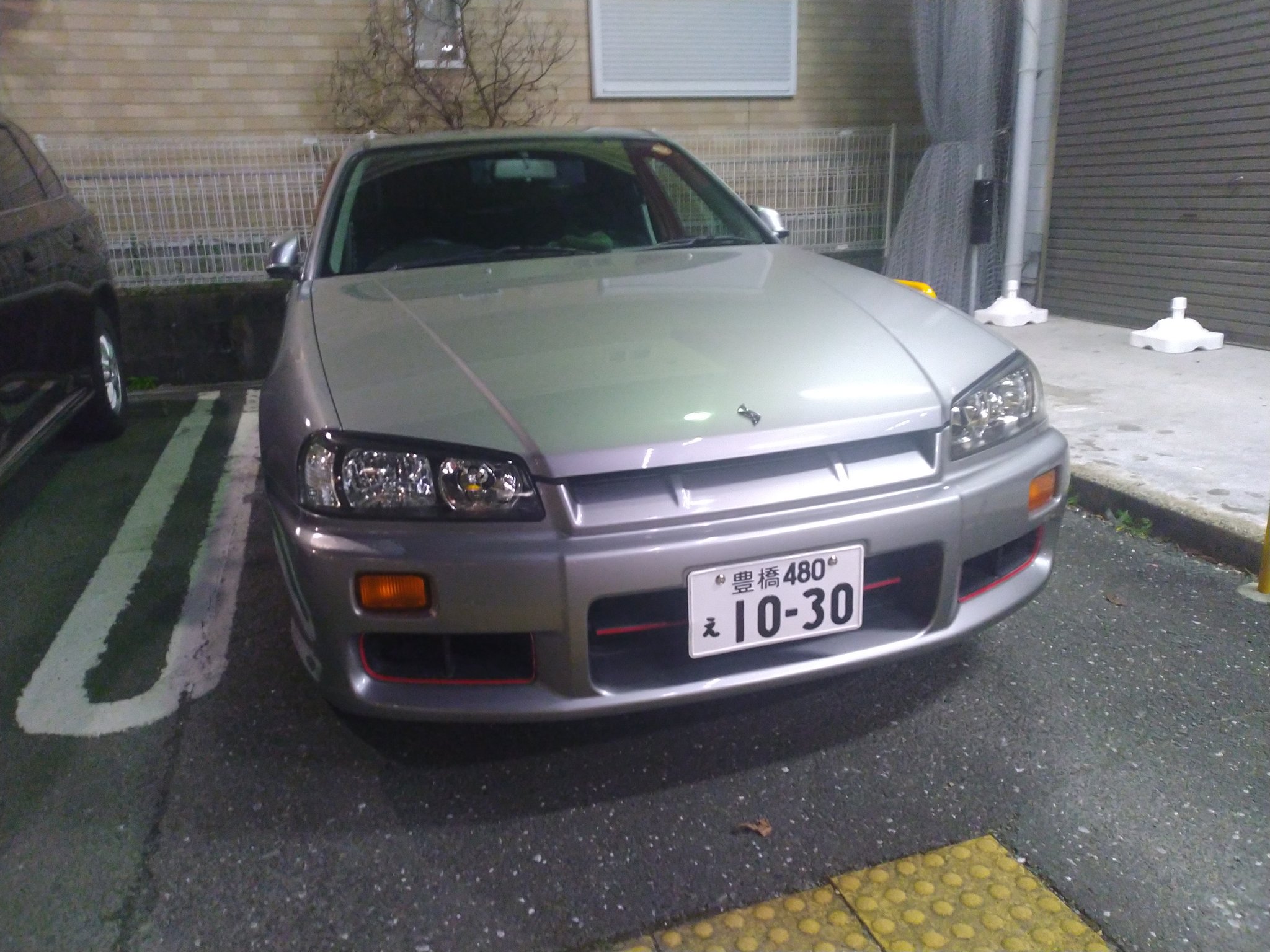こぅ 拡散希望 盗難車っぽい偽装ナンバーのer34が買取王国豊橋牛川店に停まっています 盗まれた方いませんか T Co R7jxc0dgcy Twitter