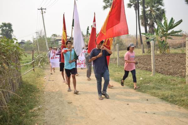 Chanchan1592003's tweet photo. 374th day of protest movement led by residents from villages of Yinmarbin and Salingyi Twps, Sagaing, marched against the MilitaryDictatorship. #VillagesBurntDownByJunta       #2022Mar19Coup         #WhatsHappeningInMyanmar https://t.co/d2I1hACE1h