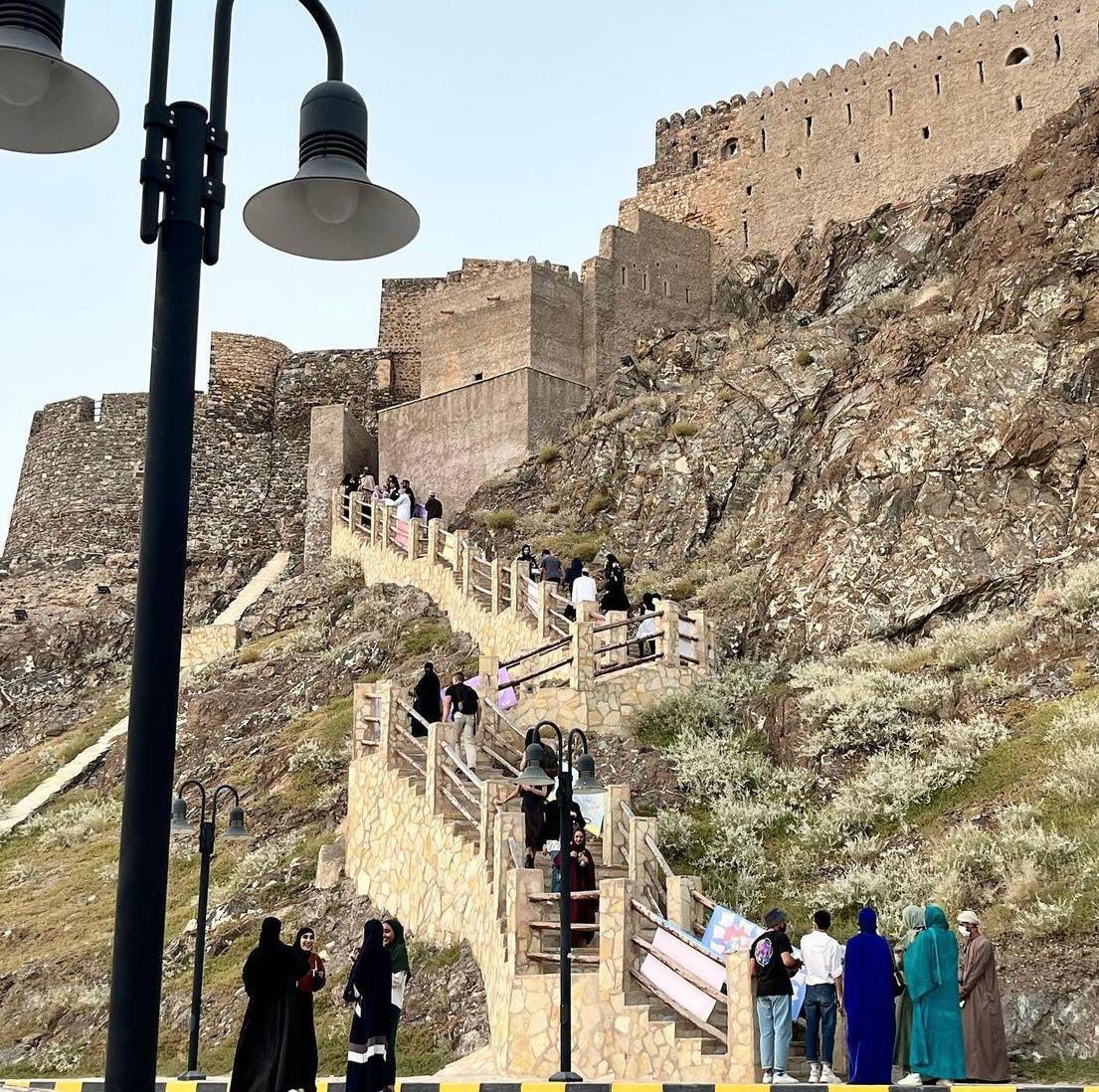 توظيف المعالم التاريخية للتعبير عن انشطة الابداع واشكال الفنون المختلفة وتفاعل معها فئات المجتمع والشباب خاصة يقدم نموذجا جديرا بالدعم والتعميم لاضافة مقاصد وملتقيات سياحية وثقافية : قلعة مطرح نموذجا