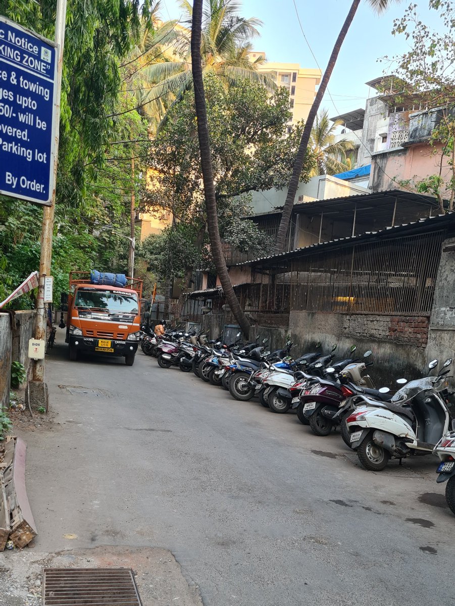 omkarbest's tweet photo. Bearing no parking nuisance since long time now. RTO is putting up fines on vehicles but it does not reduce parkings. The road has become one-way and can be dangerous for emergency services like ambulance &amp; firetruck
Location :  Kesarbaug Lane opposite railway station Mulund East https://t.co/d8lu0jDzn1