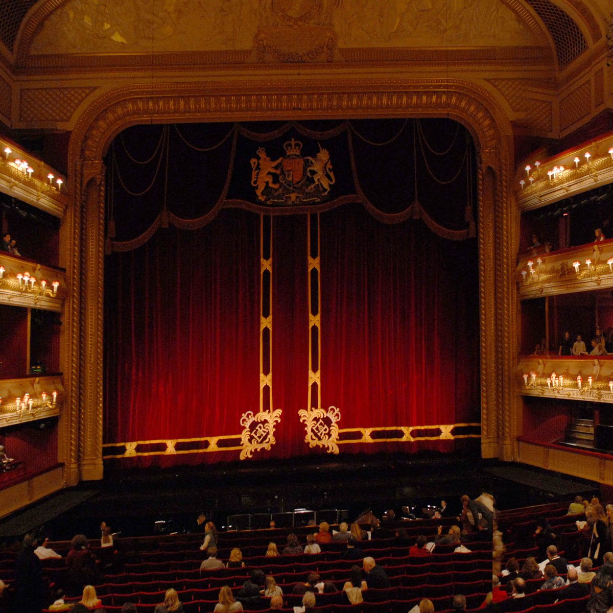 Leading voices in global theatre share their top tips for creating exciting, innovative theatre. What are their hopes for the future after the devastating impact of the pandemic? bbc.in/3wlCfcz