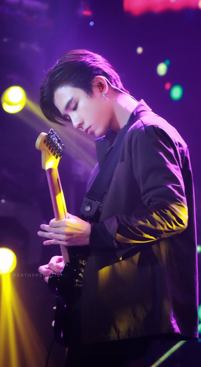 perthppeholic's tweet image. สุกสันต์วันเกิดนะเจ้าเสือ 
เราไม่ได้เจอกันกี่ปีแล้วน้าาาา 
พี่ยังคิดถึงแกเสมอน้า ดูแลตัวเองให้ดีด้วยล่ะ 
ขอให้แกก้าวหน้าในหน้าที่การงานน้า ทั้งหน้าที่และสิ่งที่รักด้วยยยย อยู่ข้างๆแกเสมอ 😘😘😘@perthppe  #Perth21stHBD