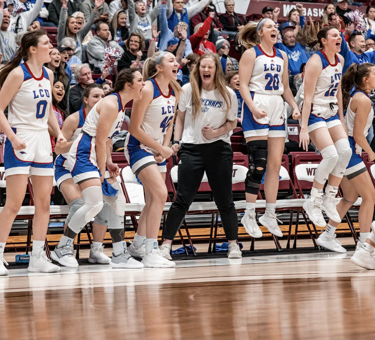 SpurginHspurgin's tweet photo. Bench energy! #lcu https://t.co/VsKKwC5OPb