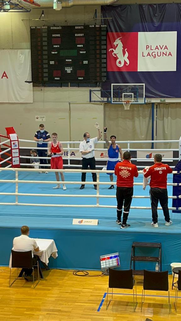 trboksfed's tweet photo. Bir güzel haber de Tahir’den geldi👏🏻Tebrikler Tahir🇹🇷

🇹🇷🧿Tahir Taha AKKOYUN Azeri rakibini mağlup ederek madalyayı garantiledi ve adını yarı finale yazdırdı. 🥊 Hedef Altın Madalya 🥇 https://t.co/W1WrLZ7HjV