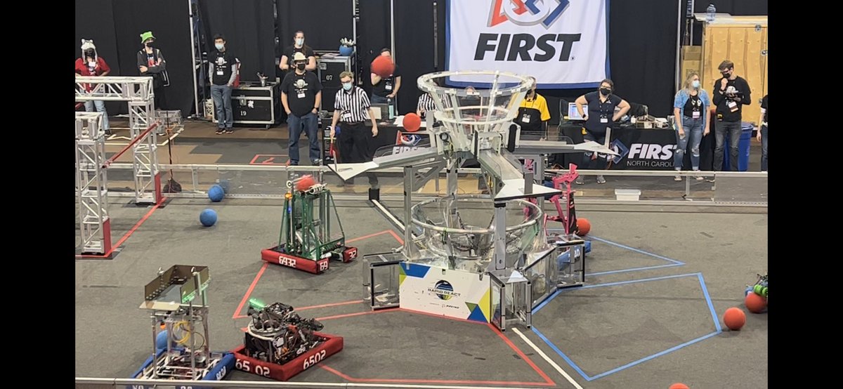 jeremiahjackson's tweet photo. Great win by @smrobot18. #ThriveJCPS #robotics @jcpsnc https://t.co/AFdtiJmD2Y