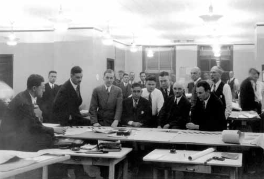 Soon they built bigger plants in Kharkiv and Chelyabinsk. That's a group of Soviet engineers at Chelyabinsk Tractor Plant office in Detroit, 1930. Kahn allowed great flexibility of production, making the plant "more universal" = not only for civil but also for military production