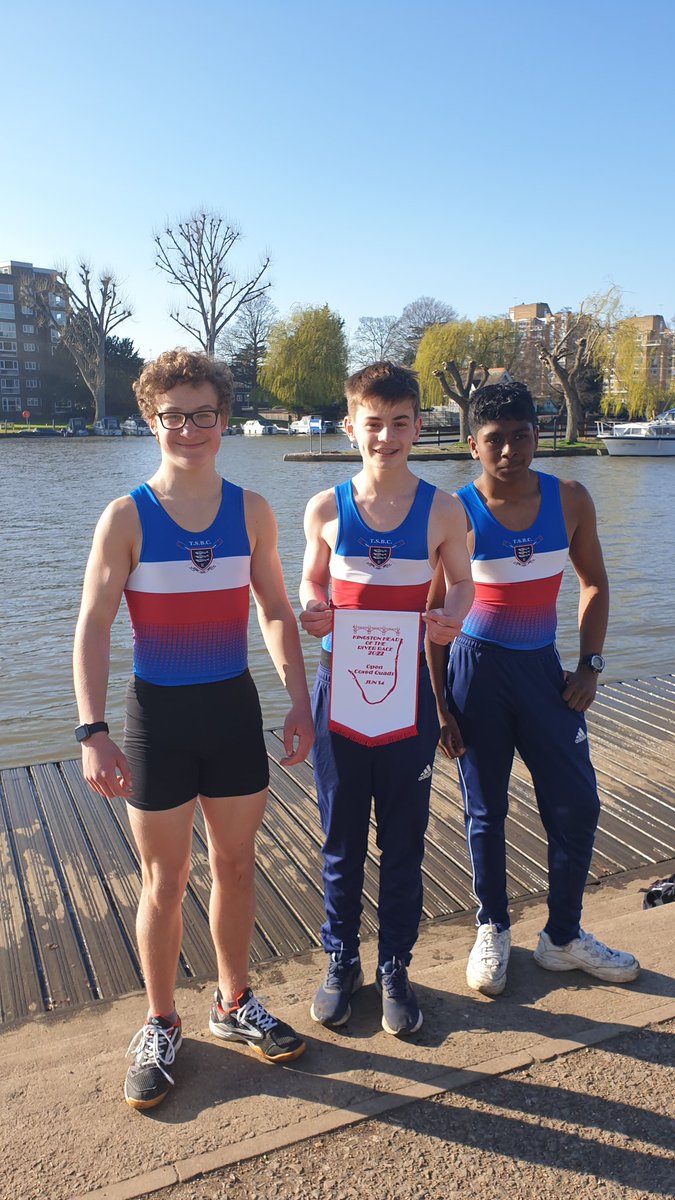 TiffinBoatClub's tweet photo. Great wins for both Year 9s, coming 1st &amp; 2nd at Kingston Head winning the J14 penant, &amp; Year 11s for winning J16 penant. Good racing across all year groups too !!! @TiffinParents @TiffinFriends @TiffinSport @Tiffin_School @tiffingirls_sch https://t.co/pM4KsYth4o