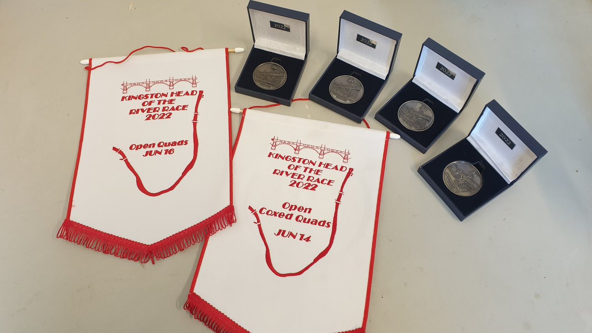 TiffinBoatClub's tweet photo. Great wins for both Year 9s, coming 1st &amp; 2nd at Kingston Head winning the J14 penant, &amp; Year 11s for winning J16 penant. Good racing across all year groups too !!! @TiffinParents @TiffinFriends @TiffinSport @Tiffin_School @tiffingirls_sch https://t.co/pM4KsYth4o
