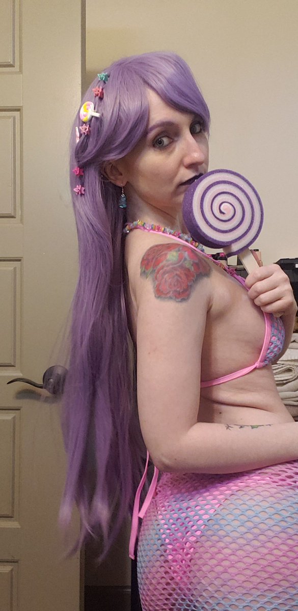 lilithevecospla's tweet photo. Having a blast at the #cmsNY candy shoot!
https://t.co/zhHXiwQjDw https://t.co/XLx2vkEFUc