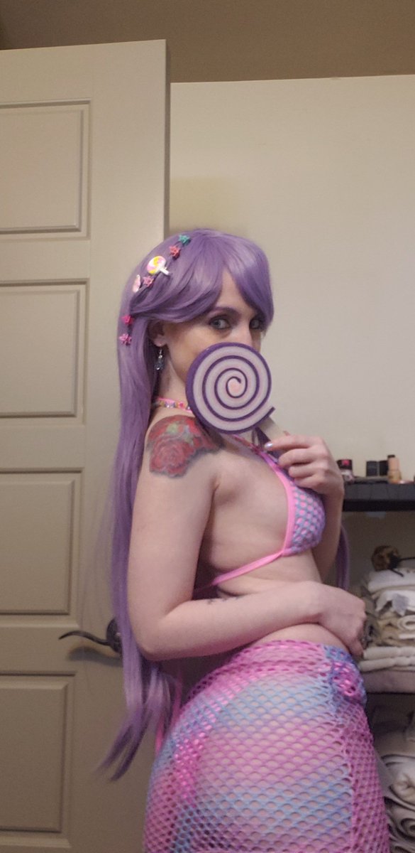 lilithevecospla's tweet photo. Having a blast at the #cmsNY candy shoot!
https://t.co/zhHXiwQjDw https://t.co/XLx2vkEFUc