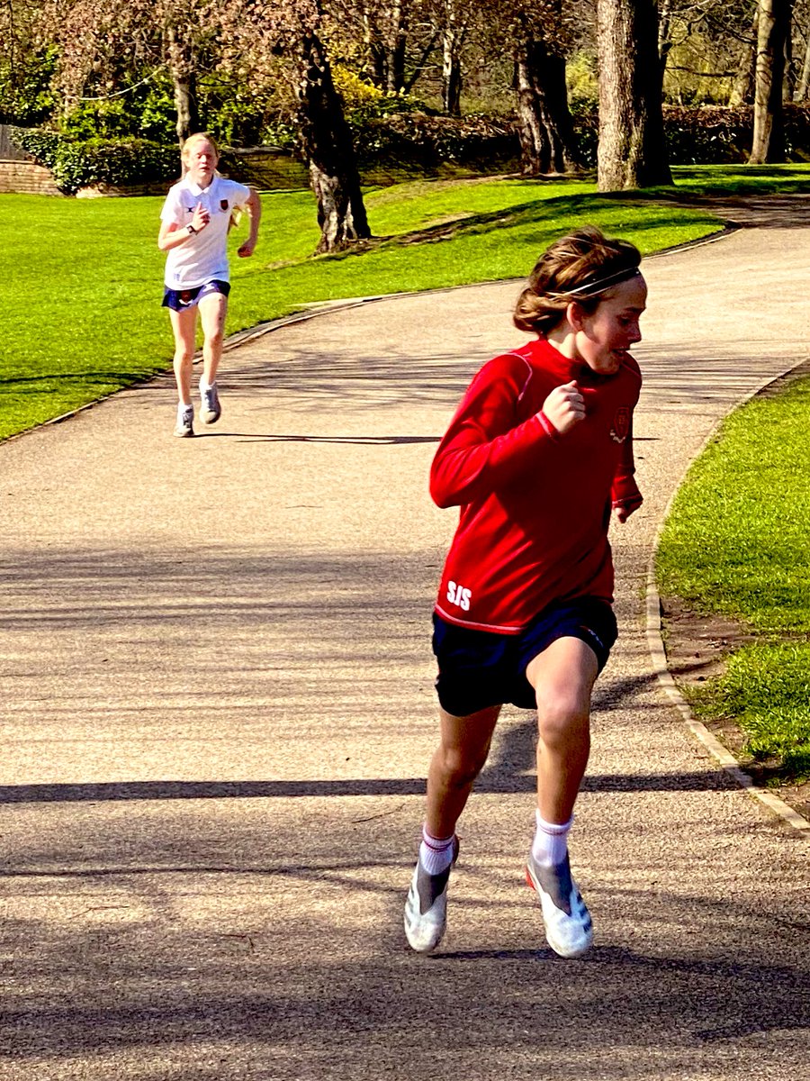 A super house event, dashing around the amazing <a href="/trentgrounds1/">Trent Gardens & Grounds Department</a> of <a href="/TrentCollege/">Trent College</a> #TrentSport #GoFurther ⚪️🔵🔴