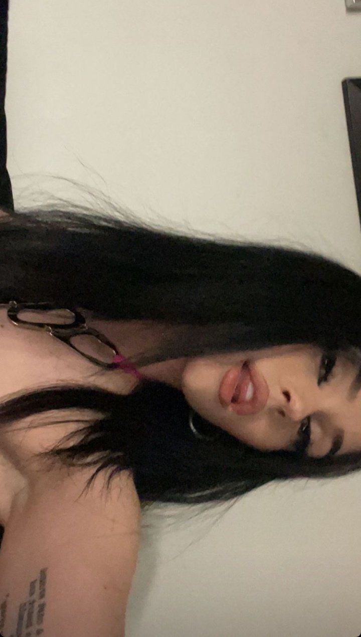 Maggie Lindemann Archive on Twitter: "maggie lindemann is just insanely hot  https://t.co/nMyvXcy3m1" / Twitter