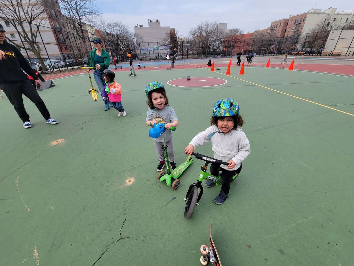 HeyBccs's tweet image. BCCS Saturday Vibes: Study, Sun, Skate, Repeat. Study, Sun, Skate, Repeat. 😃😃 @ExecSuptKWatts @D16SuptYMartin @NequanMclean @BKNorthNYCDOE #welovebccs #saturdayacademy #bccsskateclub