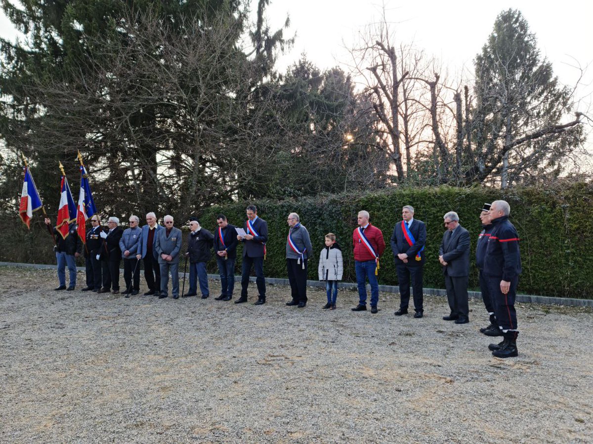S_Blanchon's tweet photo. Commémoration des accords d’Évian à #Fitilieu et aux #Abrets .
#19Mars1962 : fin de la Guerre d’Algérie mais poursuite des massacres.
Hommage aux Harkis et aux rapatriés français d’Algérie https://t.co/UNKOUnH7n4