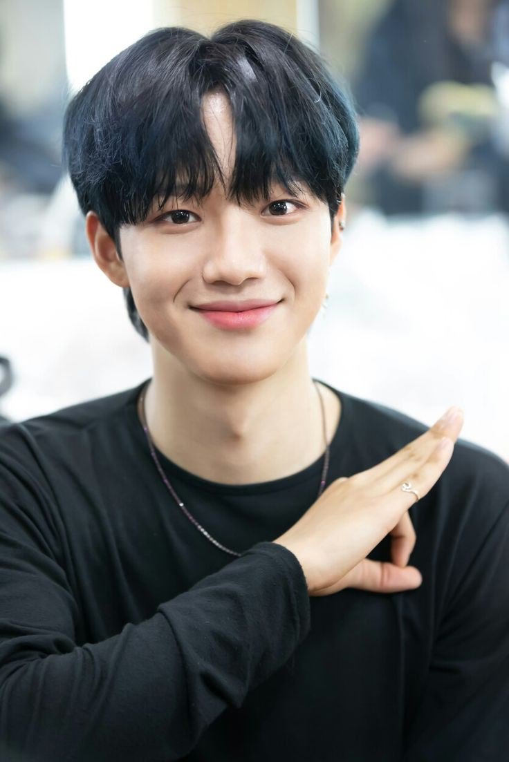 always0wiu's tweet photo. 드디어 기다리던 날이 왔네요. 영민님 전역 너무 축하드려요~ 푹 쉬고 좋은 모습으로 만나길 바래요^^ #임영민 #영민 #임영민_사랑한데이 #임영민_보고싶어 #AlwaysWithYoungmin https://t.co/MVNrNvxx21