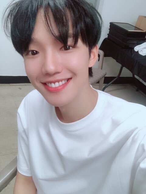 always0wiu's tweet photo. 드디어 기다리던 날이 왔네요. 영민님 전역 너무 축하드려요~ 푹 쉬고 좋은 모습으로 만나길 바래요^^ #임영민 #영민 #임영민_사랑한데이 #임영민_보고싶어 #AlwaysWithYoungmin https://t.co/MVNrNvxx21