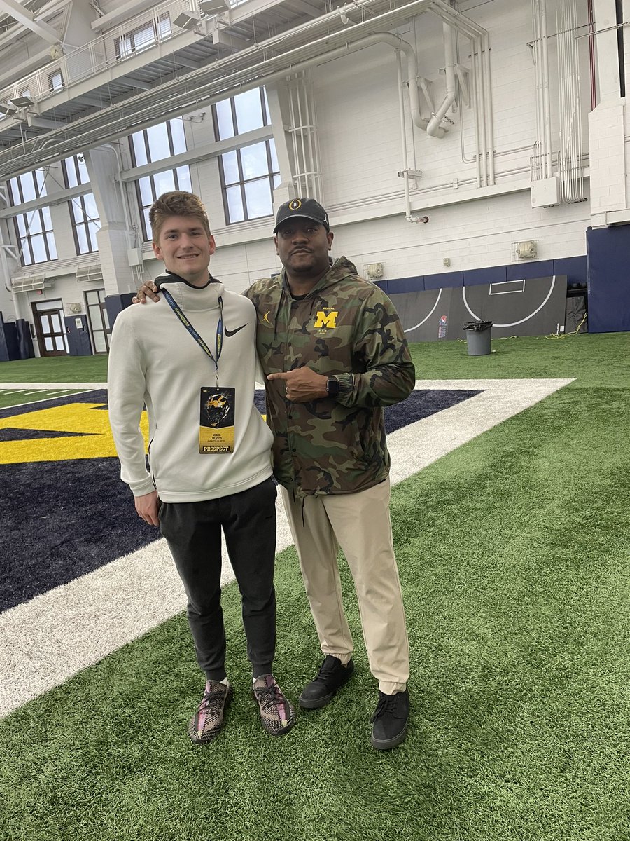 kohljarvis's tweet photo. Great visit at The University of Michigan, thank you @19Bellamy @coachclink @AKarsch_UM @JayHarbaugh @BriceMarich @RisingStars6 https://t.co/2VNc32Nrl3