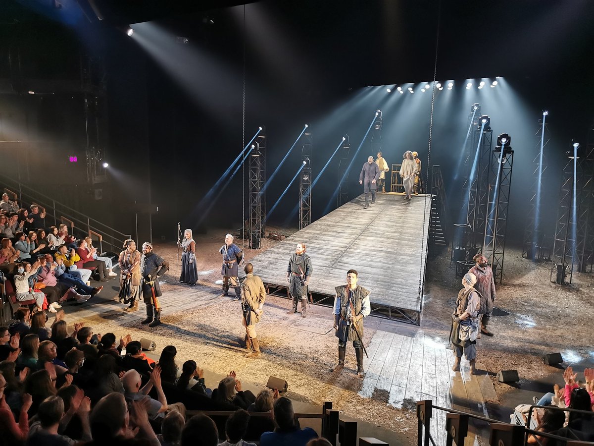 MaryJayneDrama's tweet image. #SignLanguageWeek2022 
Day 6 - @LeedsPlayhouse #Macbeth lovely to be in theatre space and high quality of theatre settings! A true Shakespeare play and love seeing BSL on stage by @adambassetthull and @Charlottetigger 🥰😍🙌🏻
Keep growing more #bsl onstage! 🙌🏻