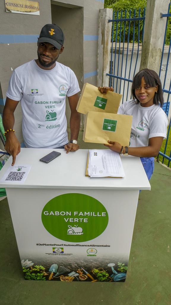 Gabon Famille Verte tweet media