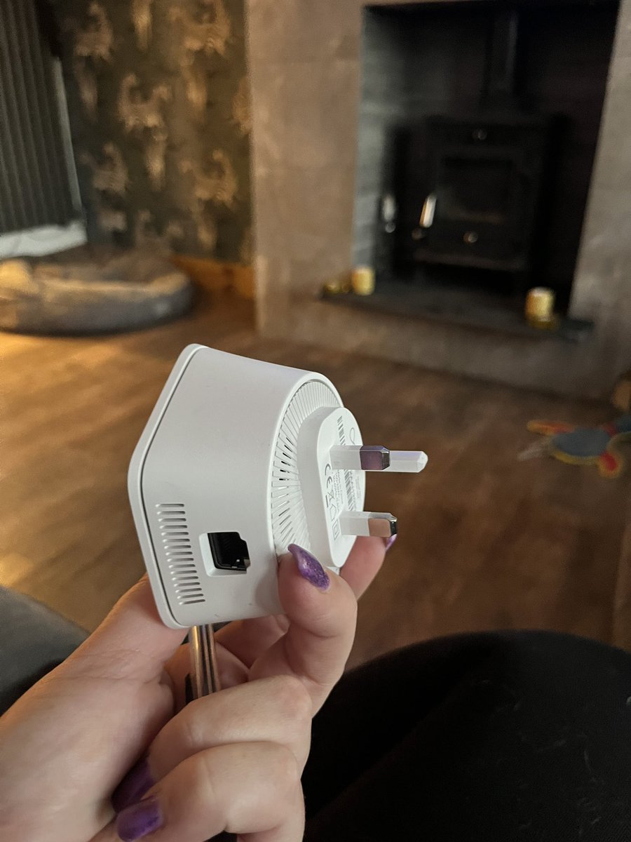 ninadunn22's tweet photo. @virginmedia how do I get this booster to connect to the new router? There are no buttons on it?? https://t.co/XV5mHnWqWy
