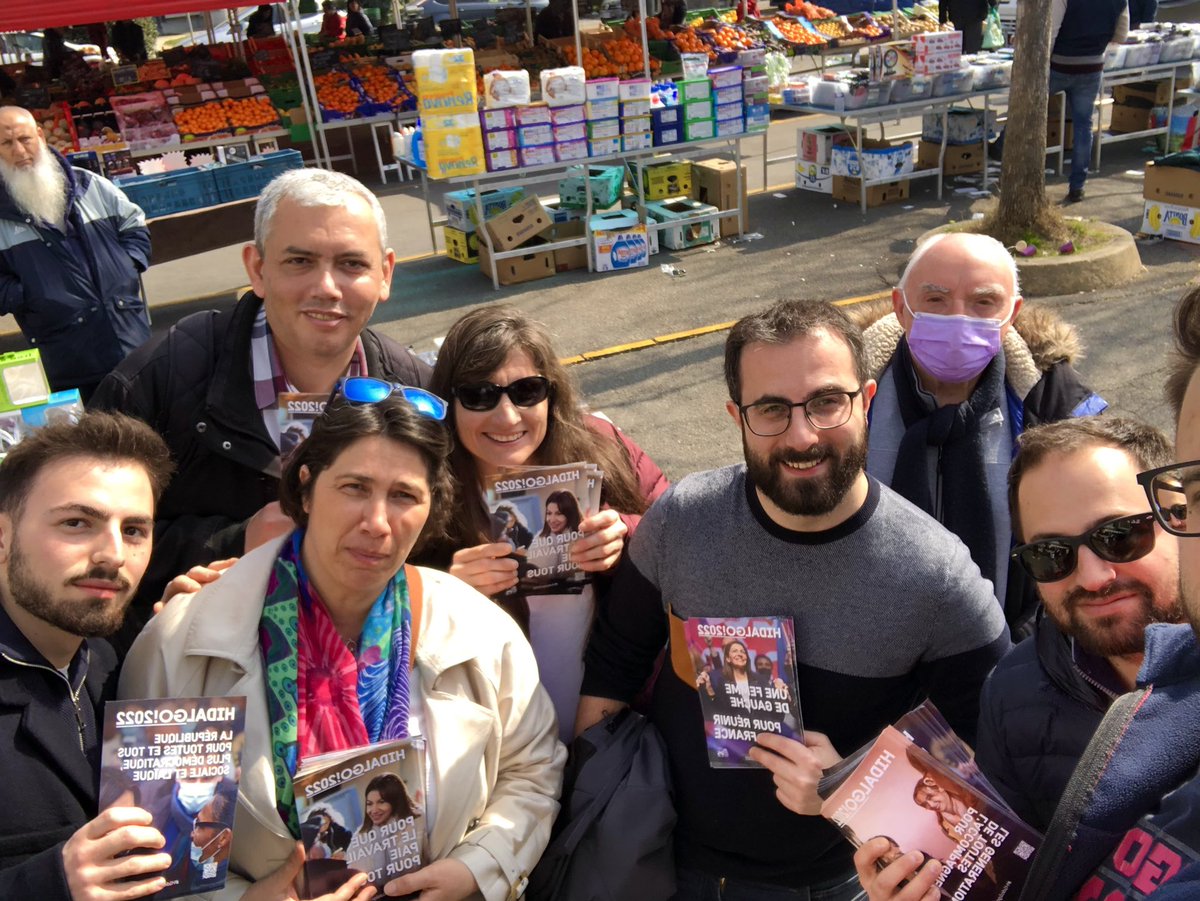 38avecHidalgo's tweet photo. En action avec le @PS_Grenoble pour défendre un projet concret et ambitieux.

Une République forte, laïque, sociale et écologique c’est également le souhait des Grenoblois.

#Hidalgo2022 https://t.co/wwIHNrP5xH