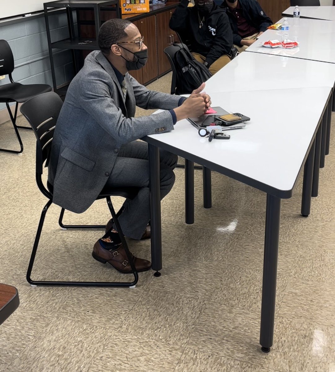 Thank you, @williamfairfax2 Special Assistant to the Communications Director for Vice President Kamala Harris, for coming back to your Alma Mater, FDHS C/O 2016, to share your experiences. Our scholars enjoyed the discussion. Keep up the good work. @FDHSPTSO @FDHSEagles @pgcps