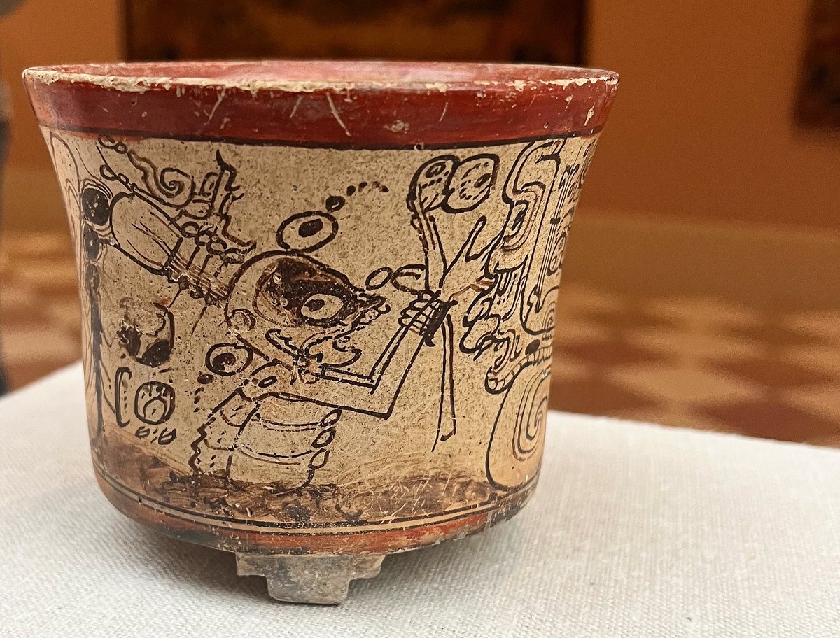 Cool, rare opportunity this week to get an up close, after-hours look at several pieces, including this 1300 year old Mesoamerican drinking vessel - part of the ‘In the Service of Chocolate’ lecture hosted by the @metmuseum and @chocoinstitute