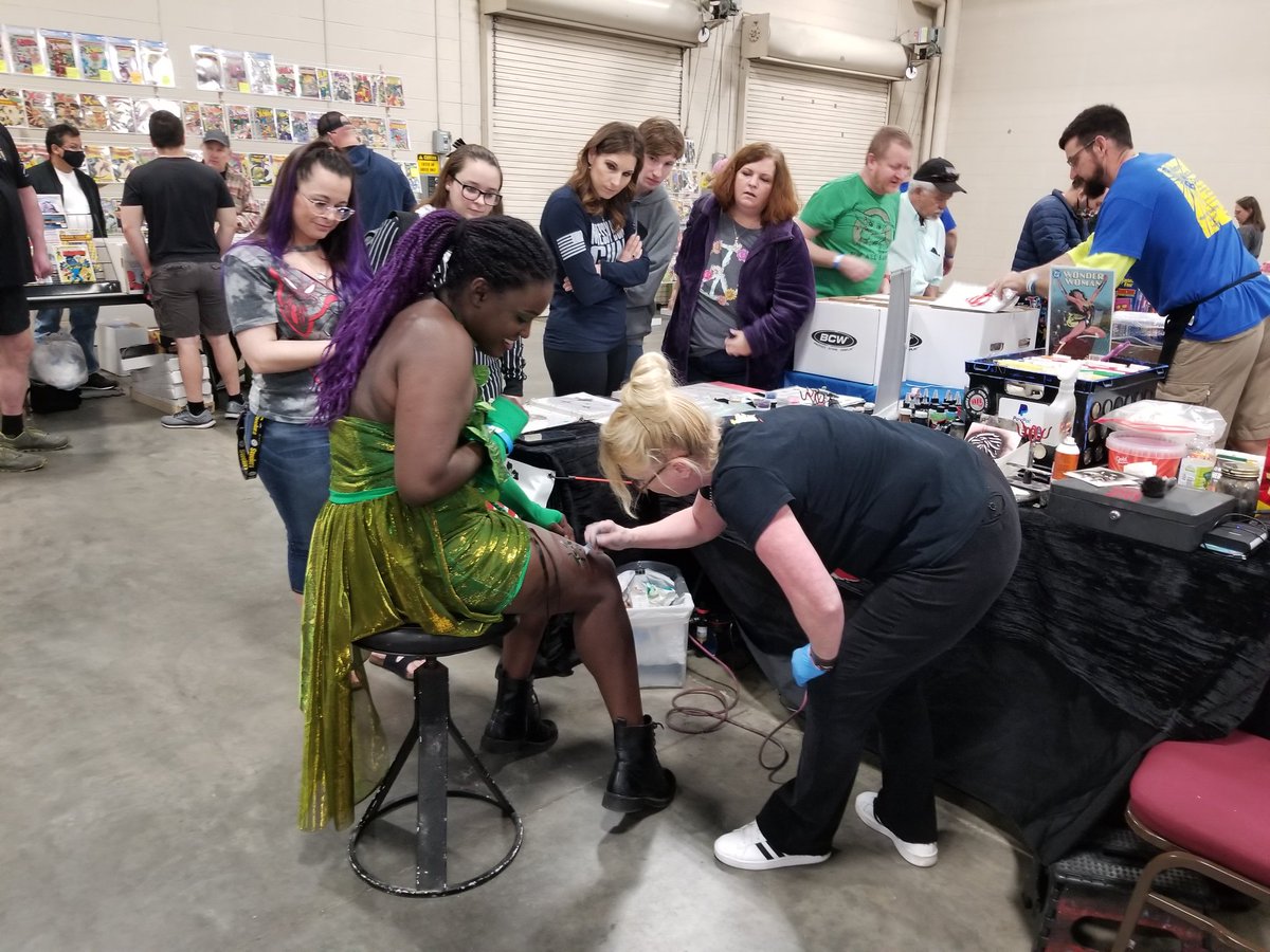 ReedLetters's tweet photo. Working our #TwoWeekInk at #HickoryCon in Hickory, NC today 🎨👍 https://t.co/OVzTeebypn