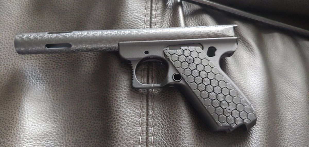 oa_3d's tweet photo. #helicoil for the win!! I was trying to think of solid thread option for my grips. The thin #CFnylon wouldn't hold up long to multiple removals. @ArthurClaudeen had me try helicoils on my #MKCarbon upper so I tried them here... perfect! @awcy_arms #ruger #rugerpistol #22lr https://t.co/JP58GPTWt9