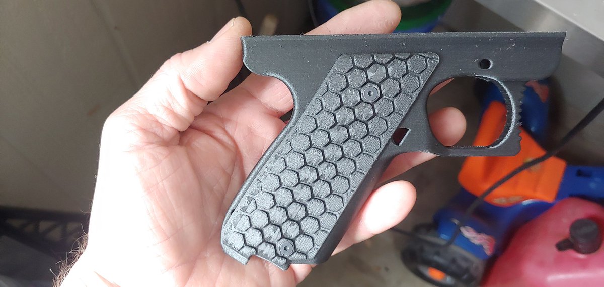 oa_3d's tweet photo. #helicoil for the win!! I was trying to think of solid thread option for my grips. The thin #CFnylon wouldn't hold up long to multiple removals. @ArthurClaudeen had me try helicoils on my #MKCarbon upper so I tried them here... perfect! @awcy_arms #ruger #rugerpistol #22lr https://t.co/JP58GPTWt9