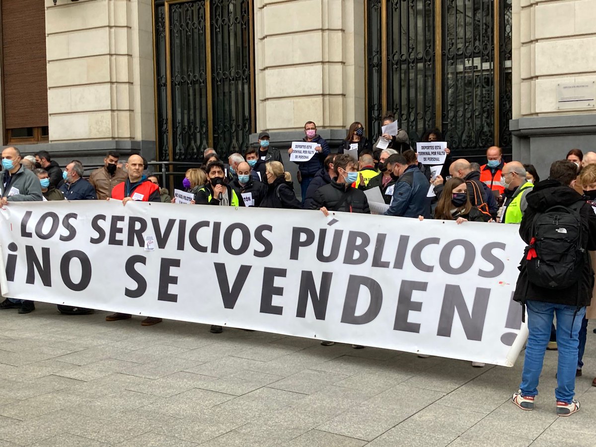 CGT_AYTO_ZGZ's tweet photo. Éxito total de la convocatoria de #Huelga y éxito total de la concentración. A ver que datos da luego el Ayuntamiento de @zaragoza_es  que seguro que nos podemos echar unas risas https://t.co/HkwohSwBMZ