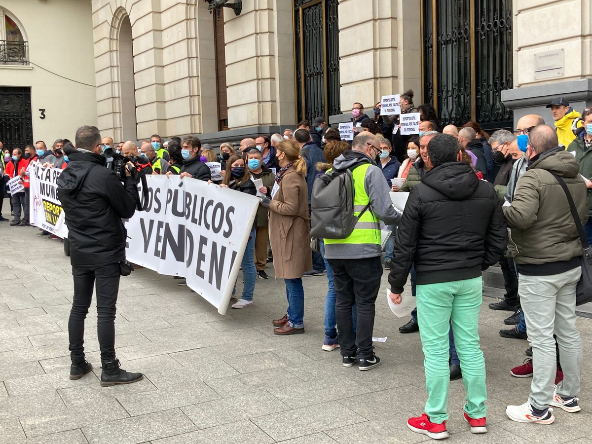 CGT_AYTO_ZGZ's tweet photo. Éxito total de la convocatoria de #Huelga y éxito total de la concentración. A ver que datos da luego el Ayuntamiento de @zaragoza_es  que seguro que nos podemos echar unas risas https://t.co/HkwohSwBMZ