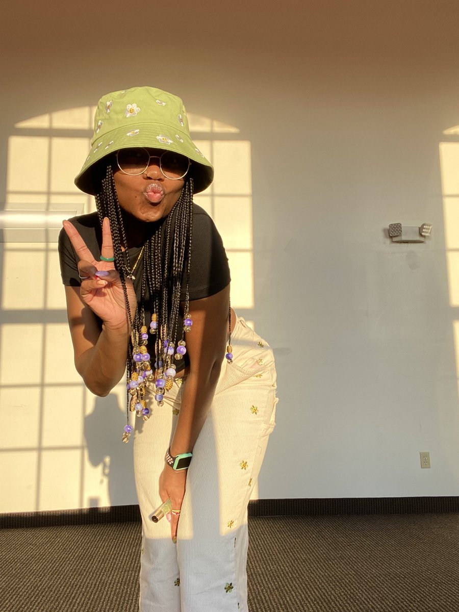 teesstudioco's tweet image. Hello everyone, I’m Tee owner of TeesStudioCo, home to cute cats and stuff! Welcome to my page!💛✨ #ArtistOnTwitter #artistintro #AnimalArtistsUnite #ArtInBloom