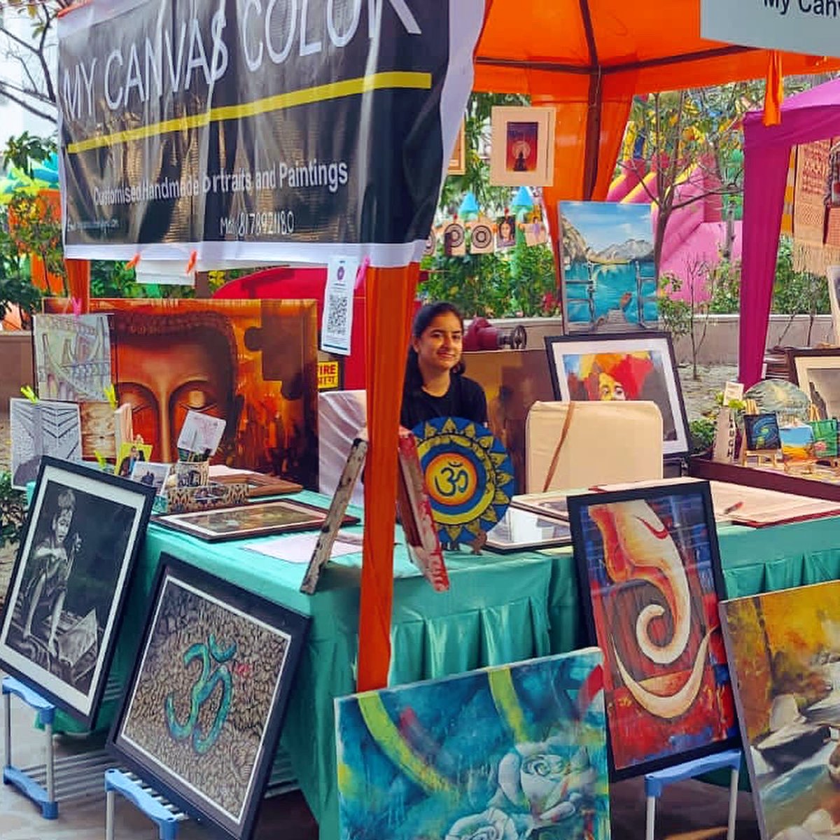 Artist_Antika's tweet photo. It was a great experience interacting with art enthusiasts at art exhibition …
#artistsontwitter #Artist #artexhibit #artworkอซทซ #artshare #mycanvascolor #indianartist #artistcommunity #myartwork #portraitartist #commissionsopen #painting #art https://t.co/CFEwmKFaAO