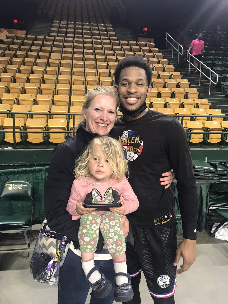 walshhoops's tweet photo. We love you @traviondeandre and are so proud of the contributions you have made to our basketball families @SUHornetsMBB and @GentsBasketball and to our Team Walsh family @NWalshCreative ‼️ #LovePlayCompete #NoExcuses #WinTheDay https://t.co/WS1lNaG8a1