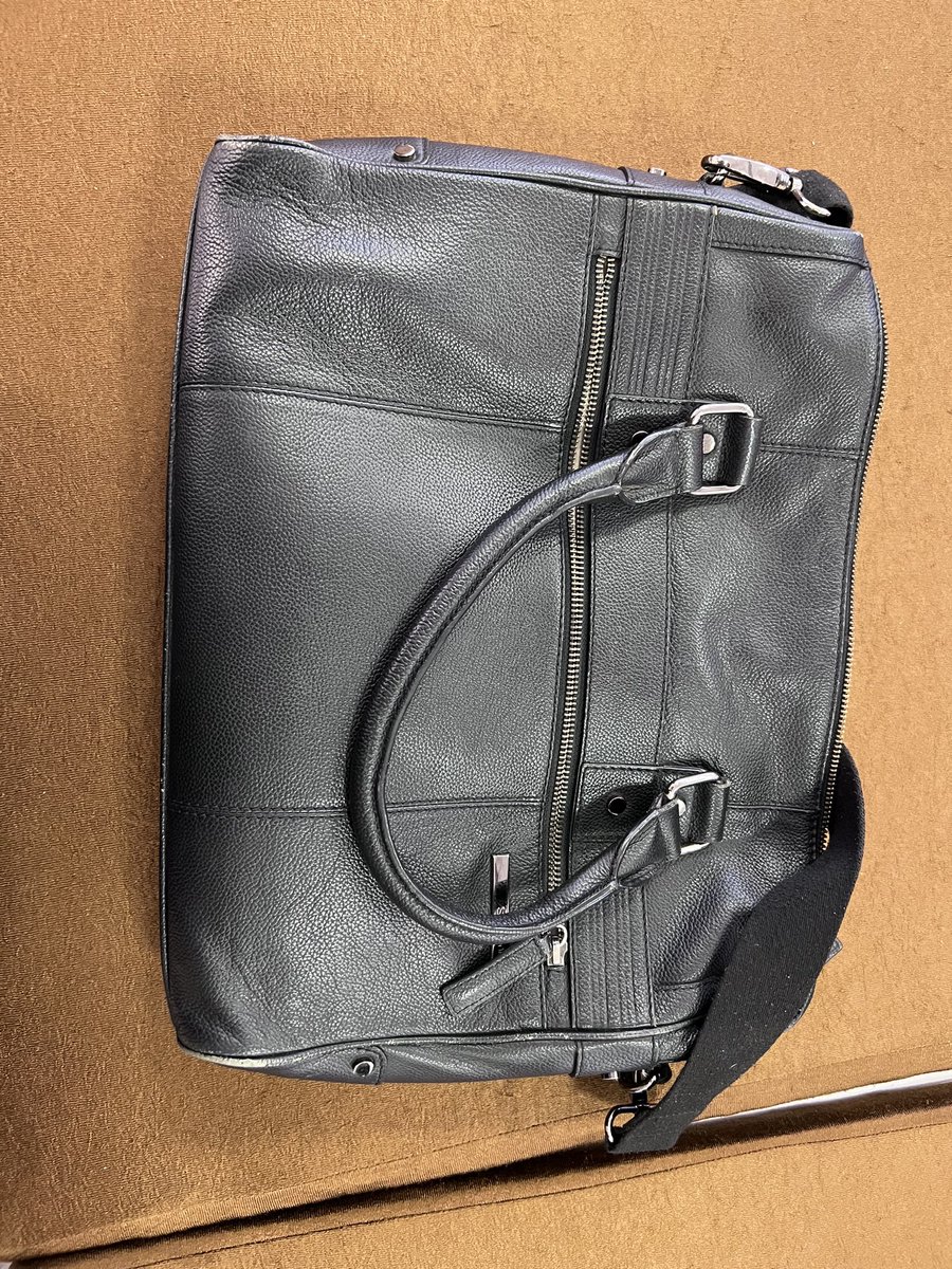 Sandeep16Sj's tweet photo. I purchase this bag. Due to some product defects. The bag is exchangeable under warranty. But now they don’t have same bag and telling me buy other samsonite bag which i didnt like. This is not a way to treat after purchases @MySamsonite @SamsoniteIndia @baginnov https://t.co/f4ct5UNAmb