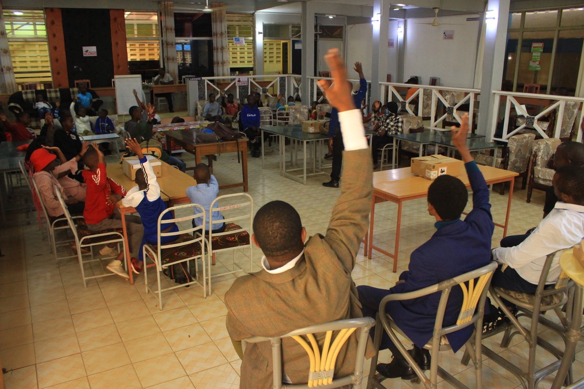 iCONSHUB2's tweet photo. Today's Free Robotics Bootcamp partnership with @Edutab_Africa was an unbridled success! Kids between the ages of 8-16 years turned up in numbers to equip themselves with learning and building skills as well as a fun-based experience from both the EduTab &amp; iCONS HUB teams!! https://t.co/AOOppaoOY0