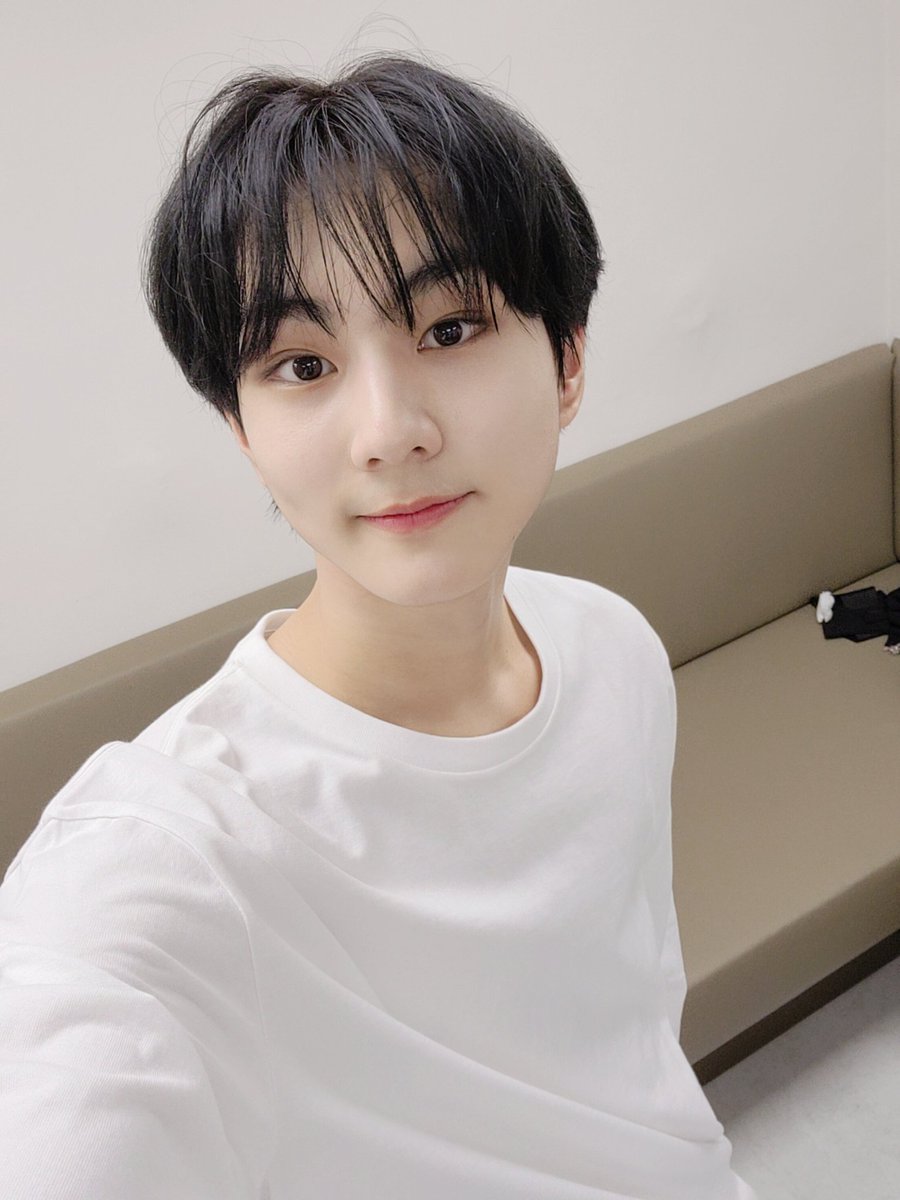 woniegoyangi's tweet photo. 3/19/2022 🤍 https://t.co/fQjvVQGBUE