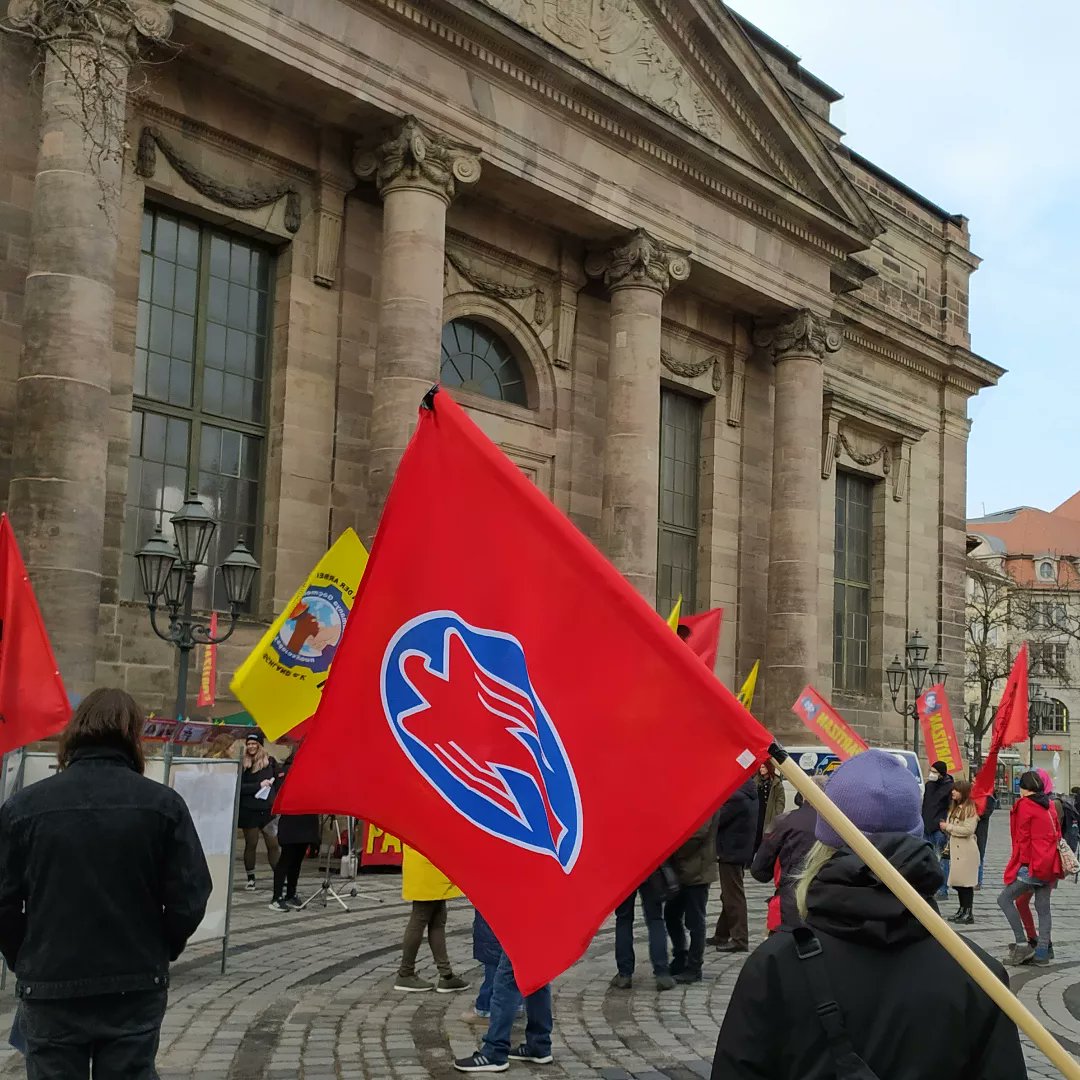 FalkenNurnberg's tweet photo. Wir sind heute auf der Kundgebung zum Tag der politischen Gefangenen & dem Gedenken an die Pariser Commune dabei.Danke an die Rote Hilfe fürs Organisieren! Besonders denken wir dabei an unseren Genossen Jan.Freiheit für alle politischen Gefangenen!
#18maerz #norepression #freejan https://t.co/0Ao7aRXXln
