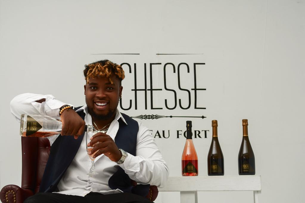 zeusreas's tweet photo. Le nouveau Freestyle Duchesse De Château Fort by Crisba  est disponible depuis hier.
Avez vous déjà écouté ?
Tha Vicious BEATS a produit la prod !

Freestyle disponible ici : https://t.co/rKTKYPeYjs
« La Marque de Luxe Africaine »

#duchessedechateaufort #makesuccessalifestyle https://t.co/YbEXlFnbL6