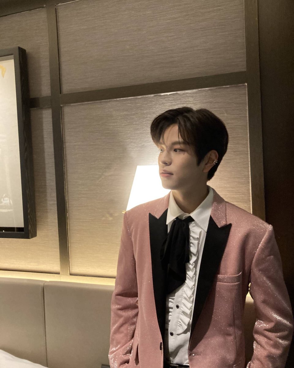 ᅠ

ᅠ
          :) can i dance you 'till our hearts content?