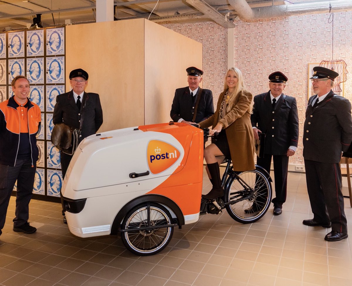 @JosSluijsmans <a href="/JuiceOnWheelsNL/">JuiceOnWheels</a> <a href="/DenHaagFM/">Den Haag FM</a> <a href="/spuigasten/">Spuigasten</a> <a href="/BeerTrnsFietsen/">Chris Beer</a> <a href="/KPN/">KPN</a> Ergens in 2019 in Den Haag