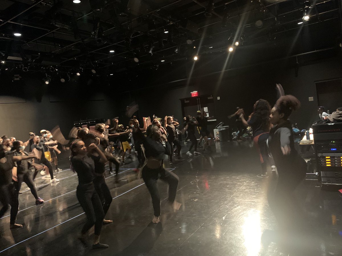 aps_DanceMsH's tweet photo. #APSdanceday was such a great experience. Not only did my students get to take 3 dance classes but performed on stage for all to see. I’m Proud of them. #apsarts #movedance https://t.co/4jtmcFUcsl