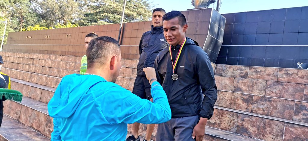 PosgradosPonal's tweet photo. “Quien compite con los demás es ganador, pero quien compite consigo mismo es poderoso”. #YoElegíCorrer #RunningESPOL https://t.co/42y7VVd5v2