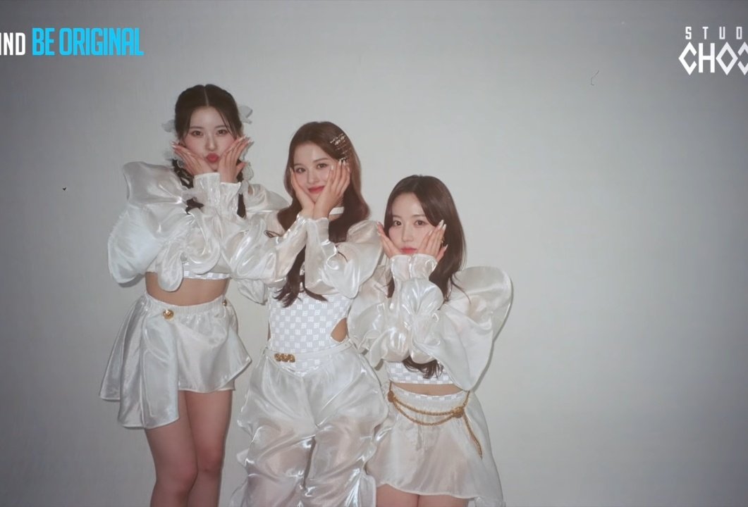 nmixxpics_'s tweet photo. some unreleased camera photos of NMIXX TANK Studio Choom behind the scene (1/2) https://t.co/VgoIlXUPHK