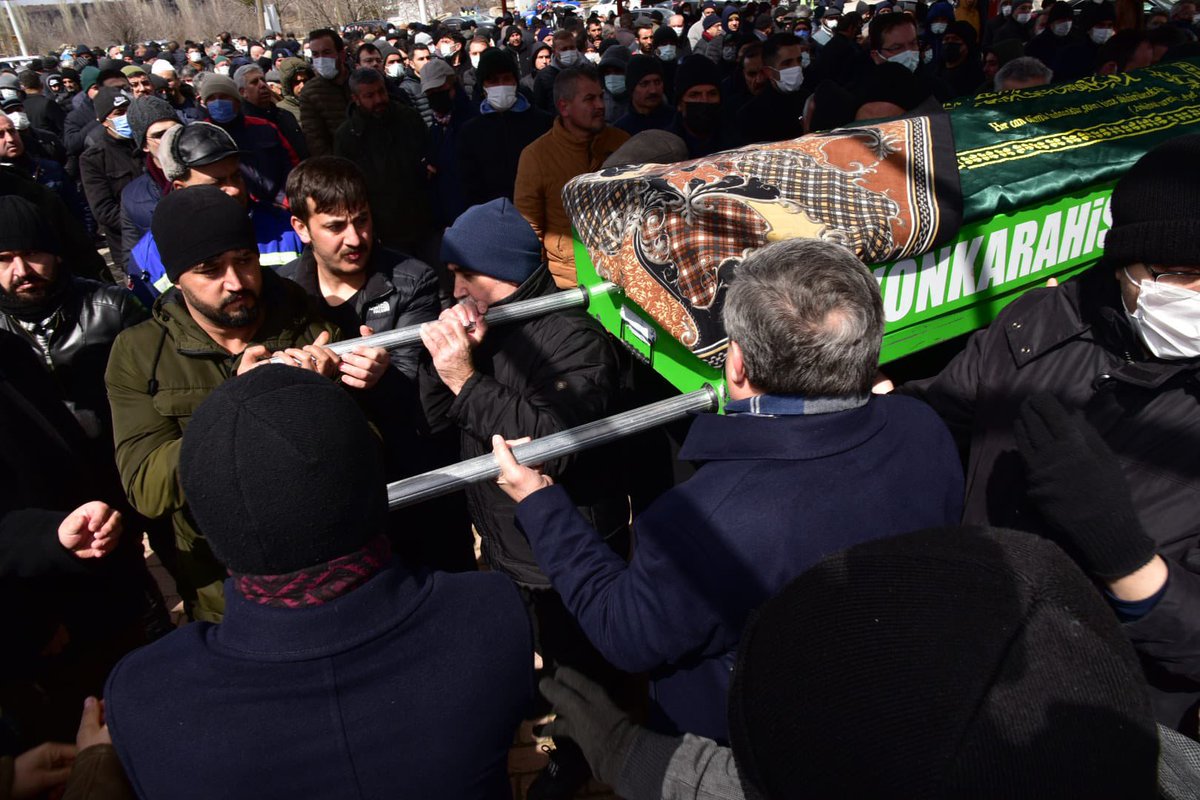 Başkanımız Burhanettin Çoban ve ilimiz protokolü, Danıştay 10. Daire Başkanı Yılmaz Akçil’in vefat eden annesi Hacer Akçil’in Sandıklı Yavaşlar Köyündeki cenaze namazına katılarak, Akçil ailesine başsağlığı diledi.