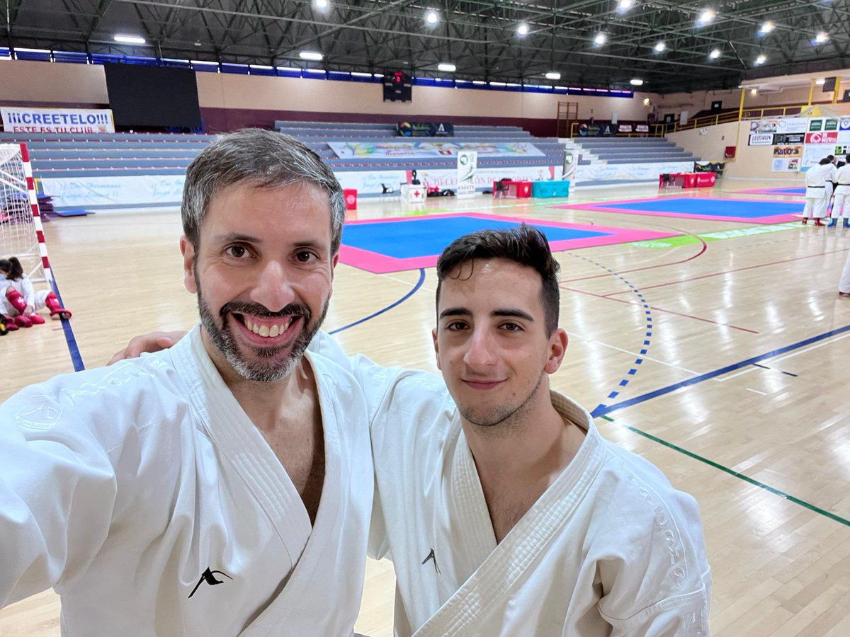 GimnasioZEN's tweet photo. Enhorabuena a Carlos Oliveros Oña, por su obtención del cinturón negro 1 DAN de karate en los exámenes organizados por la Federación Andaluza de Karate en Sevilla.
¡Enhorabuena!
#karate
#cinturonnegro
#examenes https://t.co/EgfyCqn3VT